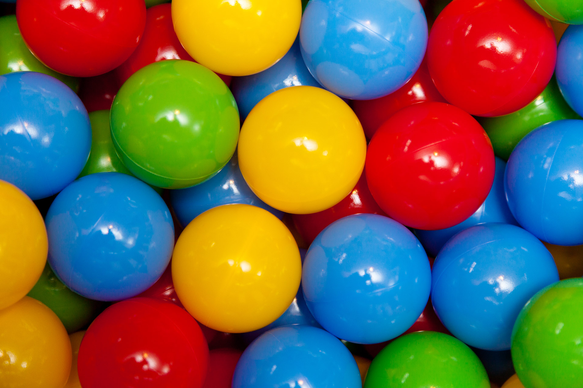 Маленькие разноцветные шарики